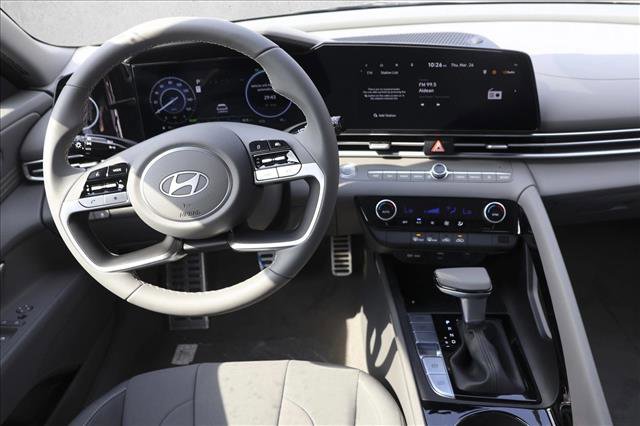 New 2025 Hyundai Elantra SEL image 24