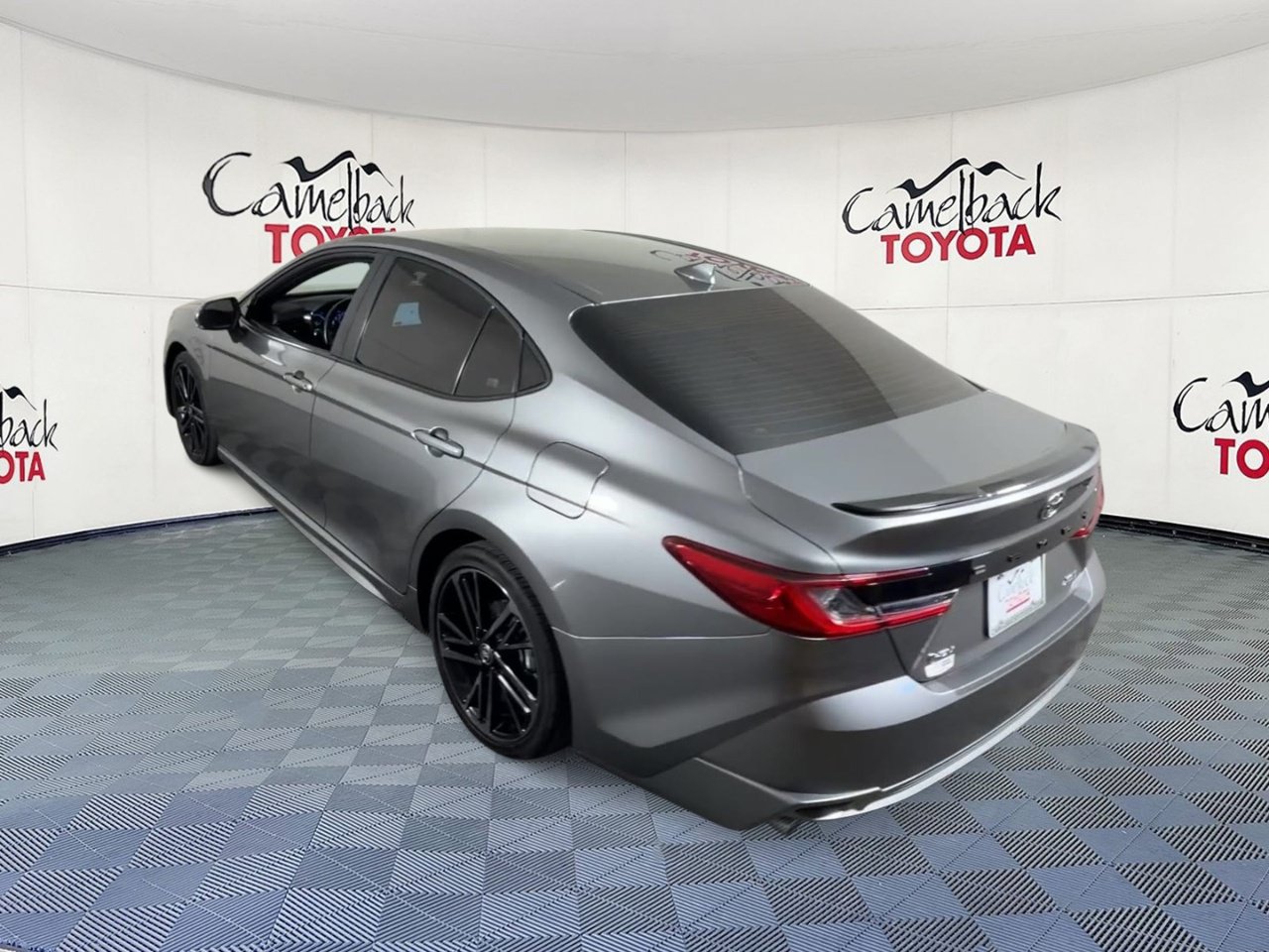 Used 2025 Toyota Camry XSE FWD image 9