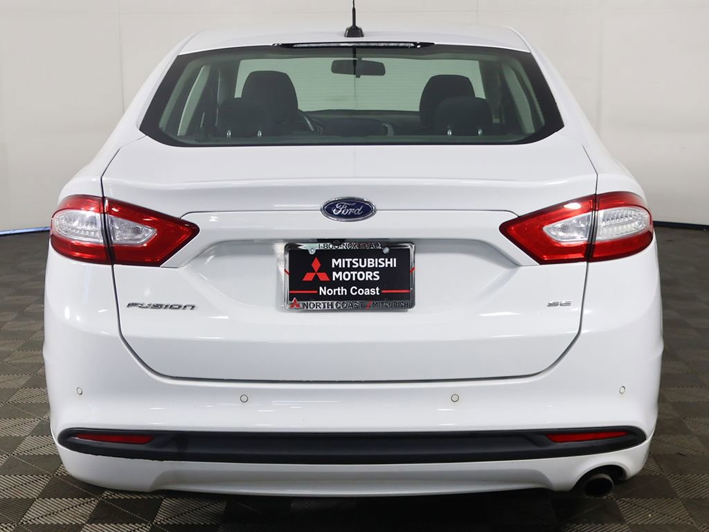 Used 2016 Ford Fusion SE FWD image 9