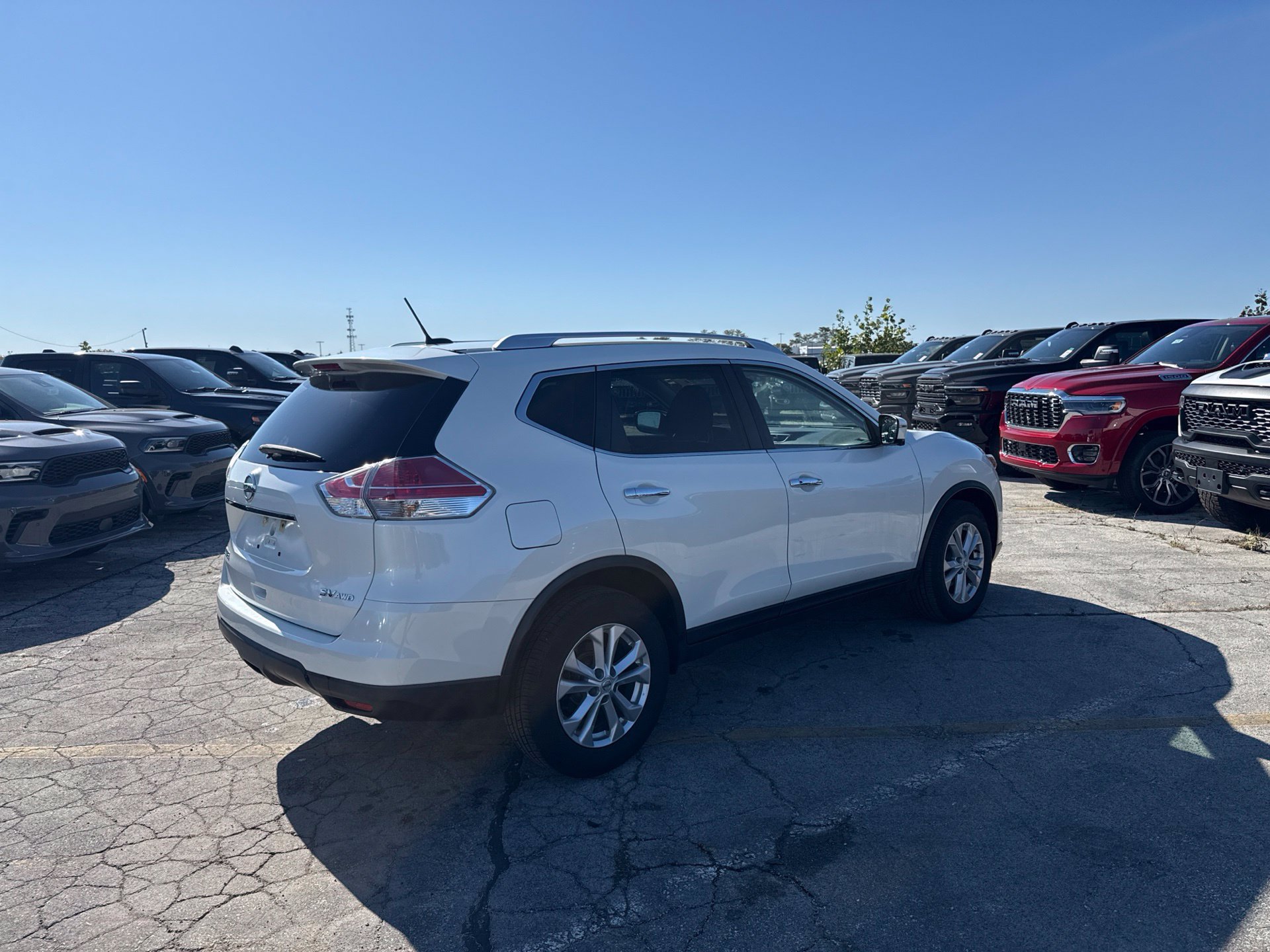 Used 2016 Nissan Rogue SV w/ SV Premium Package AWD/4WD image 6