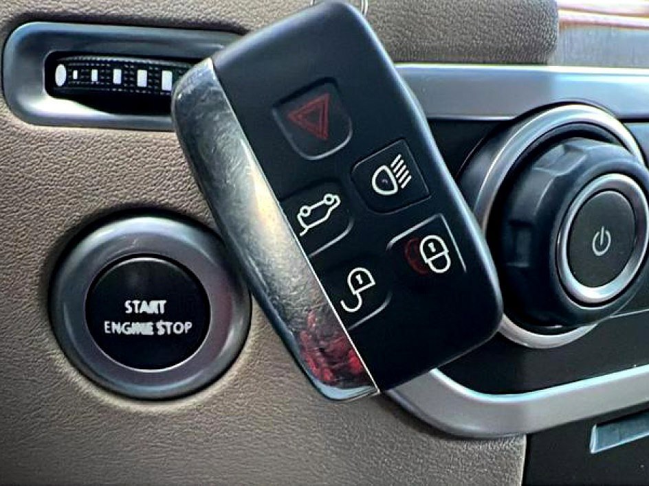 Used 2016 Land Rover LR4 HSE image 23