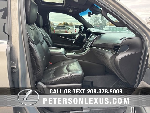 Used 2018 Cadillac Escalade Platinum image 12