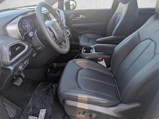 New 2026 Chrysler Pacifica Select w/ S Appearance Package AWD/4WD image 4