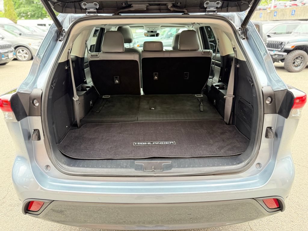 Used 2020 Toyota Highlander Limited FWD image 30