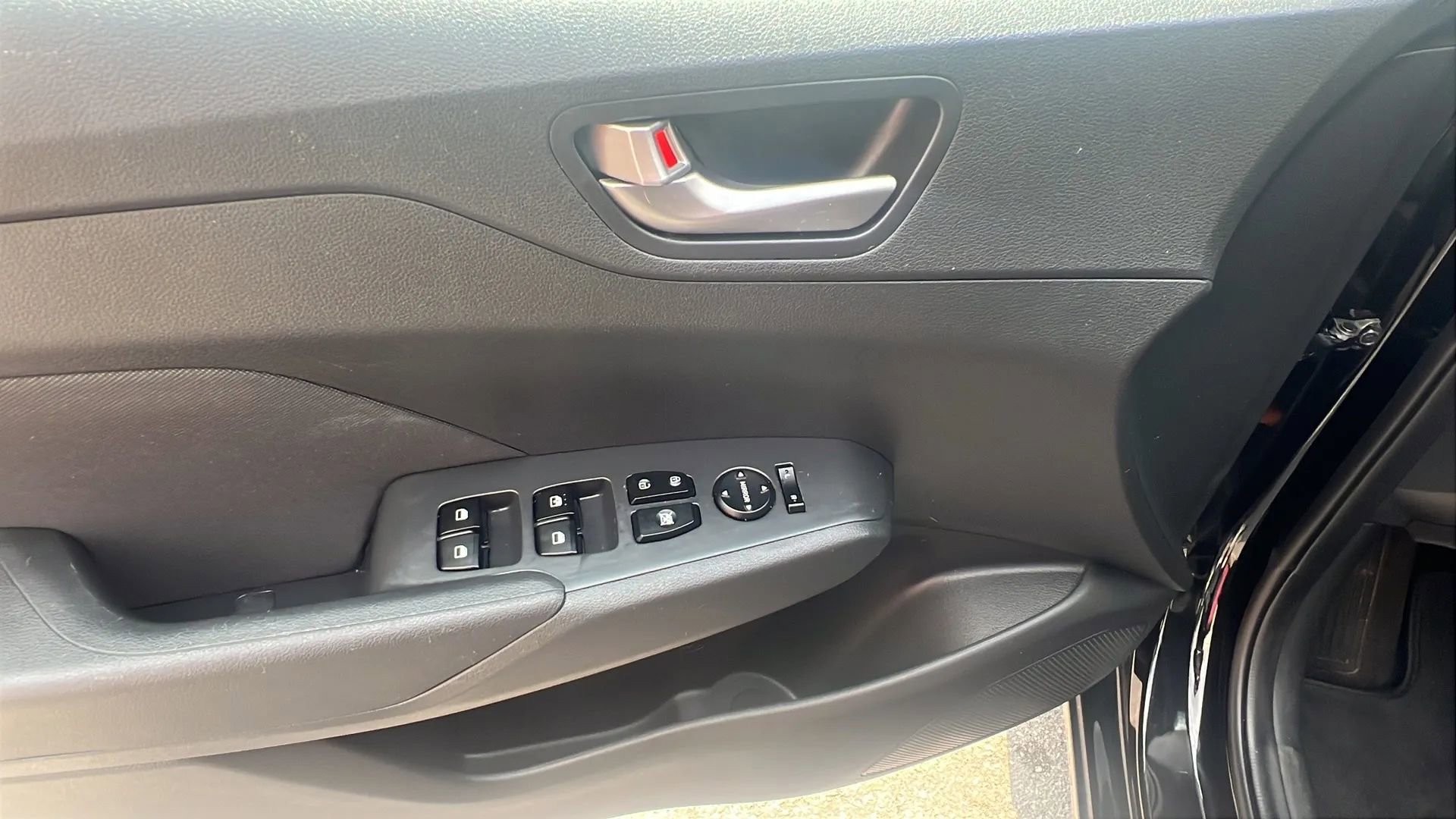 Used 2022 Hyundai Accent SEL image 22