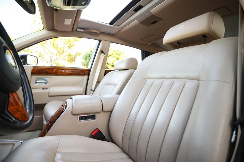 Used 2005 Rolls-Royce Phantom Sedan image 39