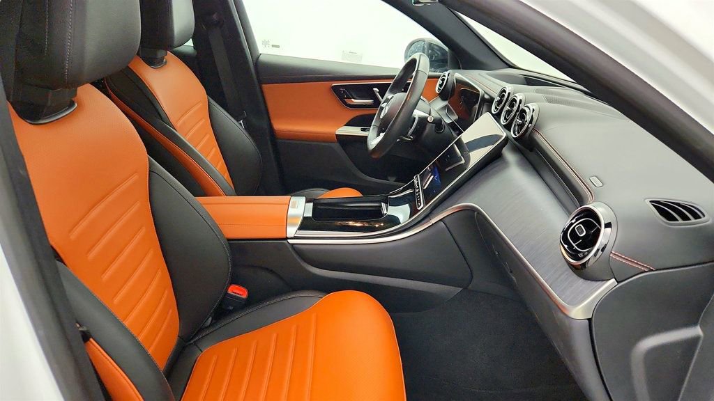 Used 2024 Mercedes-Benz GLC 300 4MATIC image 24