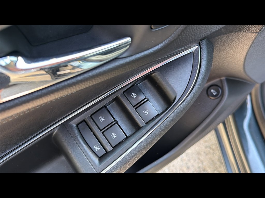 Used 2018 Chevrolet Cruze Premier FWD image 8