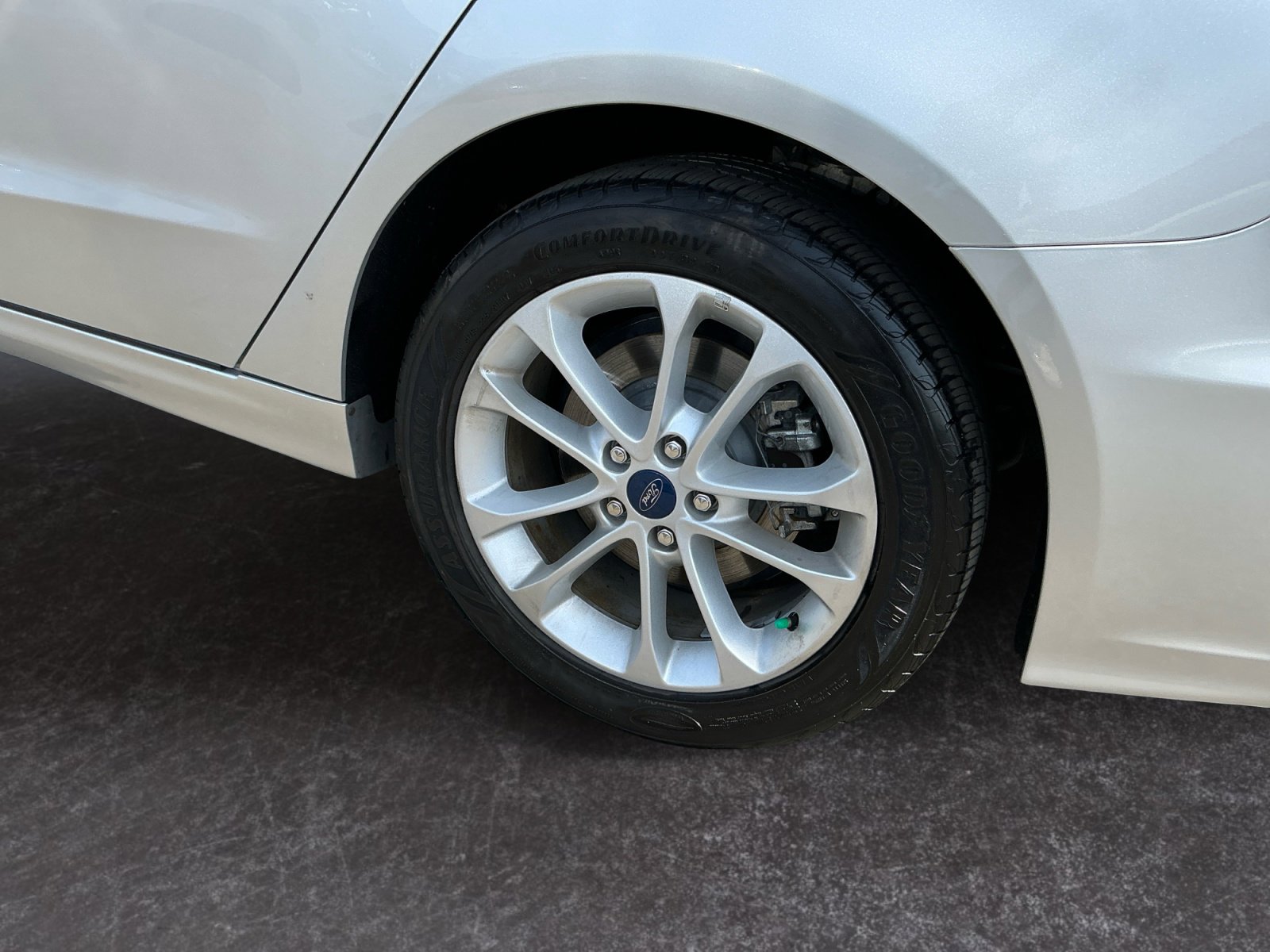 Used 2019 Ford Fusion SE FWD image 9