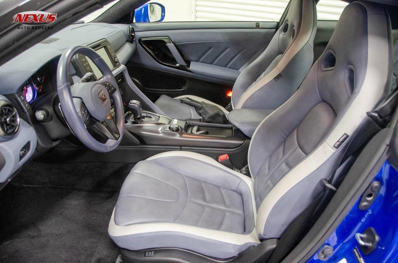 Used 2020 Nissan GT-R Premium image 2