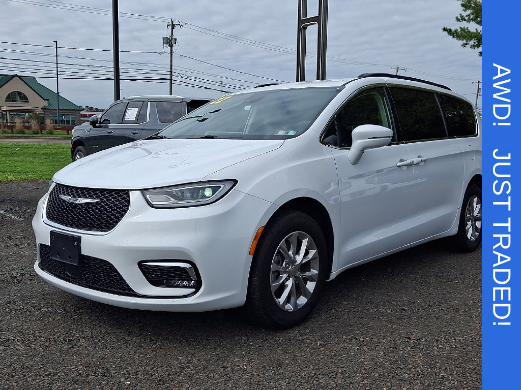 Used 2022 Chrysler Pacifica Touring-L AWD/4WD image 3