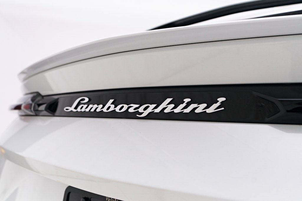 Used 2022 Lamborghini Urus image 24