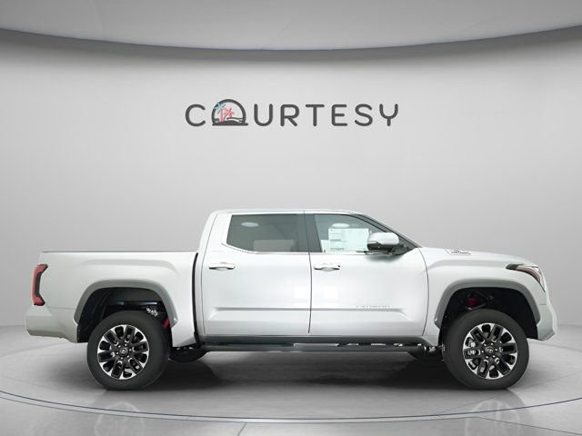Used 2025 Toyota Tundra Limited AWD/4WD image 28