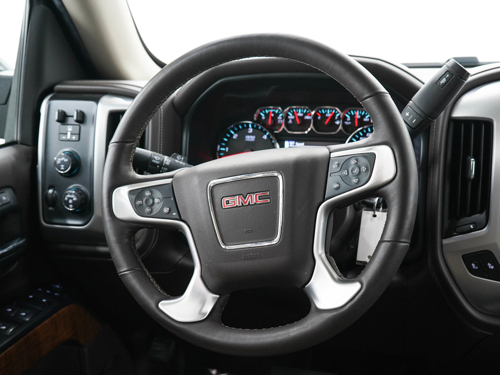 Used 2018 GMC Sierra 1500 SLT w/ SLT Preferred Package AWD/4WD image 17