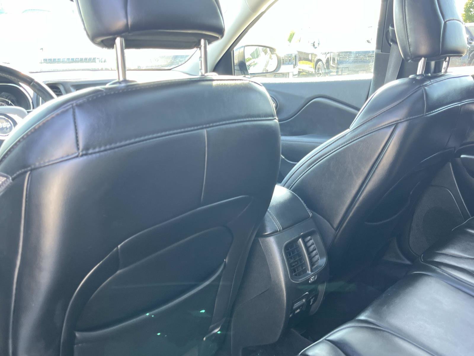 Used 2019 Jeep Cherokee Latitude Plus w/ Comfort/Convenience Group image 20