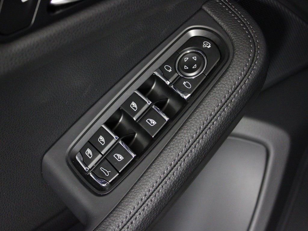Certified 2025 Porsche Macan image 15