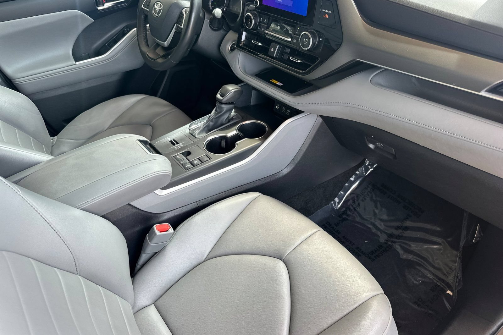 Certified 2024 Toyota Highlander XLE FWD image 21