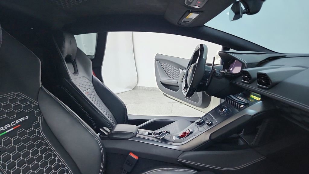 Used 2018 Lamborghini Huracan LP 580-2 image 24
