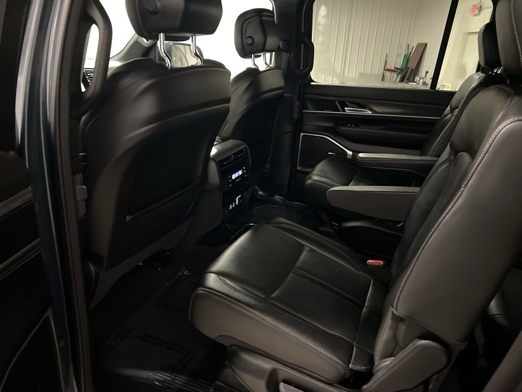 Used 2024 Jeep Wagoneer Series II w/ Premium Group I image 10