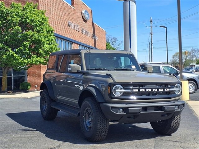 New 2025 Ford Bronco Outer Banks w/ Sasquatch Package image 1