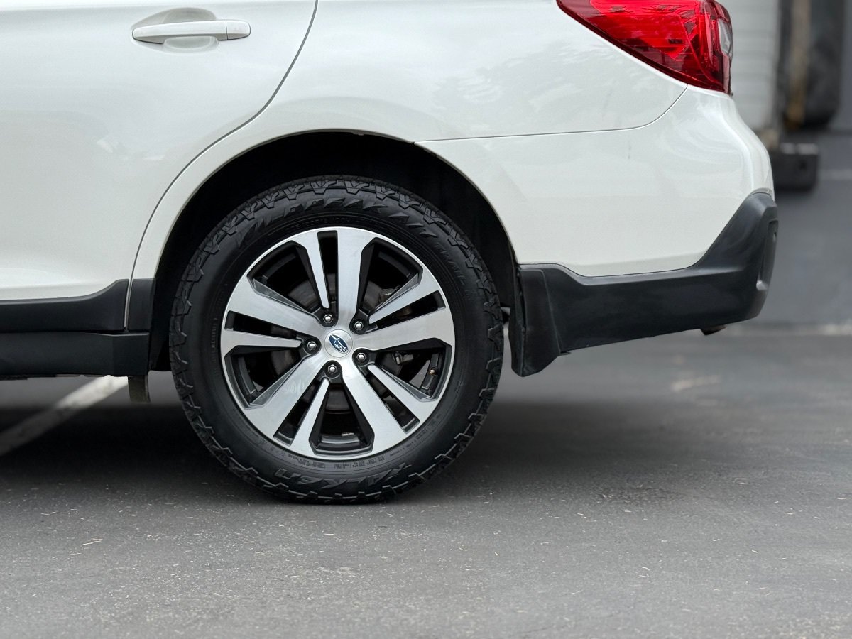 Used 2018 Subaru Outback 2.5i Limited AWD/4WD image 11