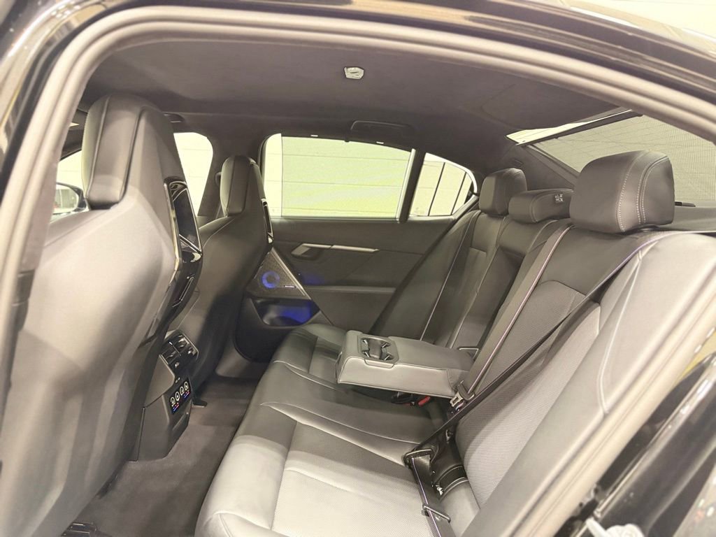 Used 2025 BMW M5 w/ Carbon Package image 41