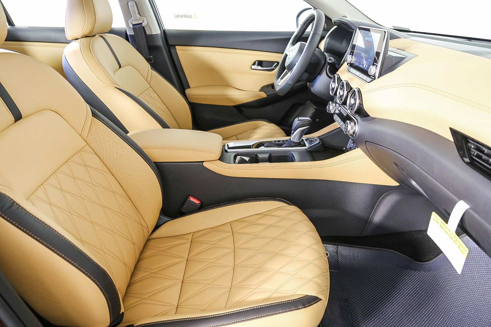 Used 2025 Nissan Sentra SV w/ SV Premium Package image 17