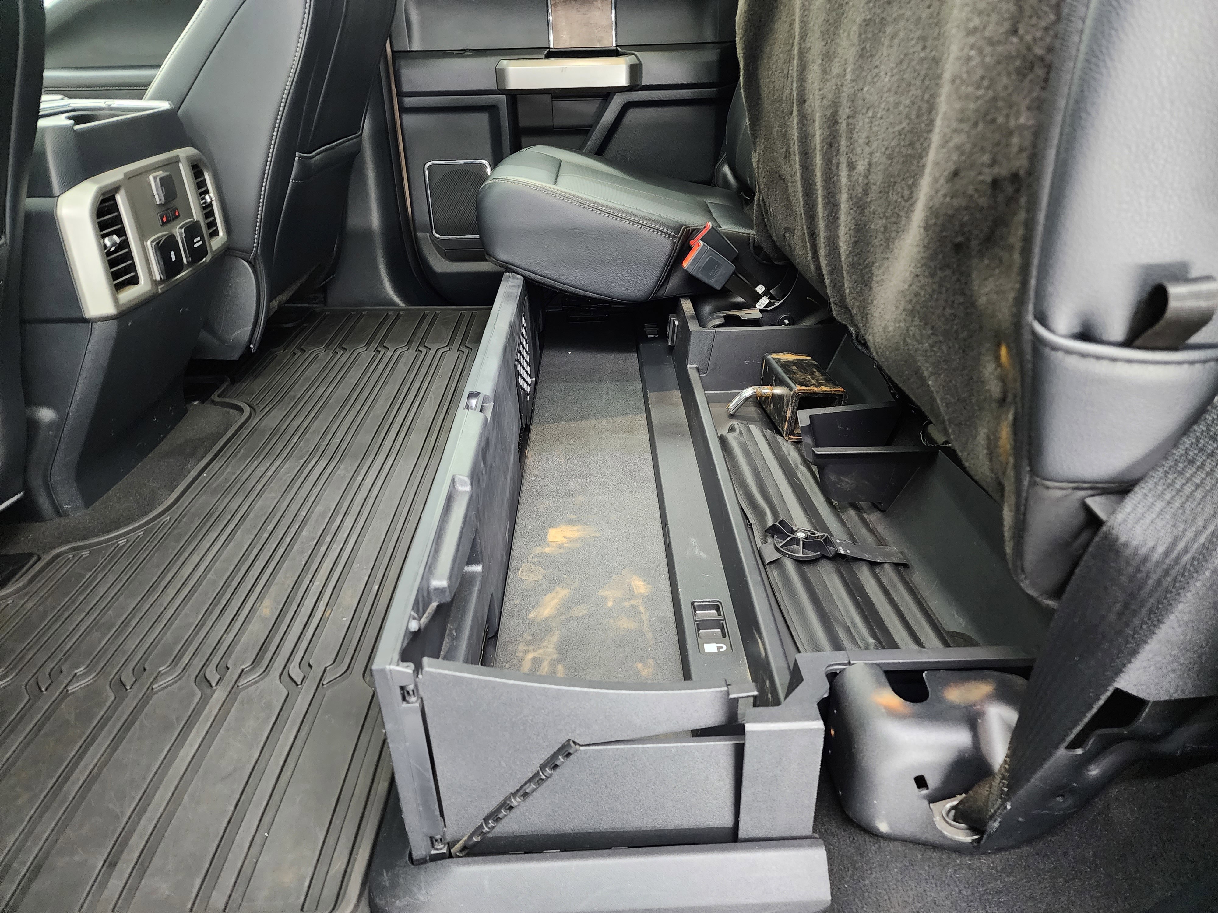 Used 2022 Ford F350 Lariat image 38