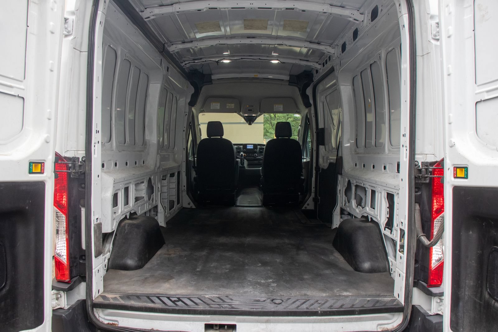Used 2023 Ford Transit 250 Medium Roof AWD image 12