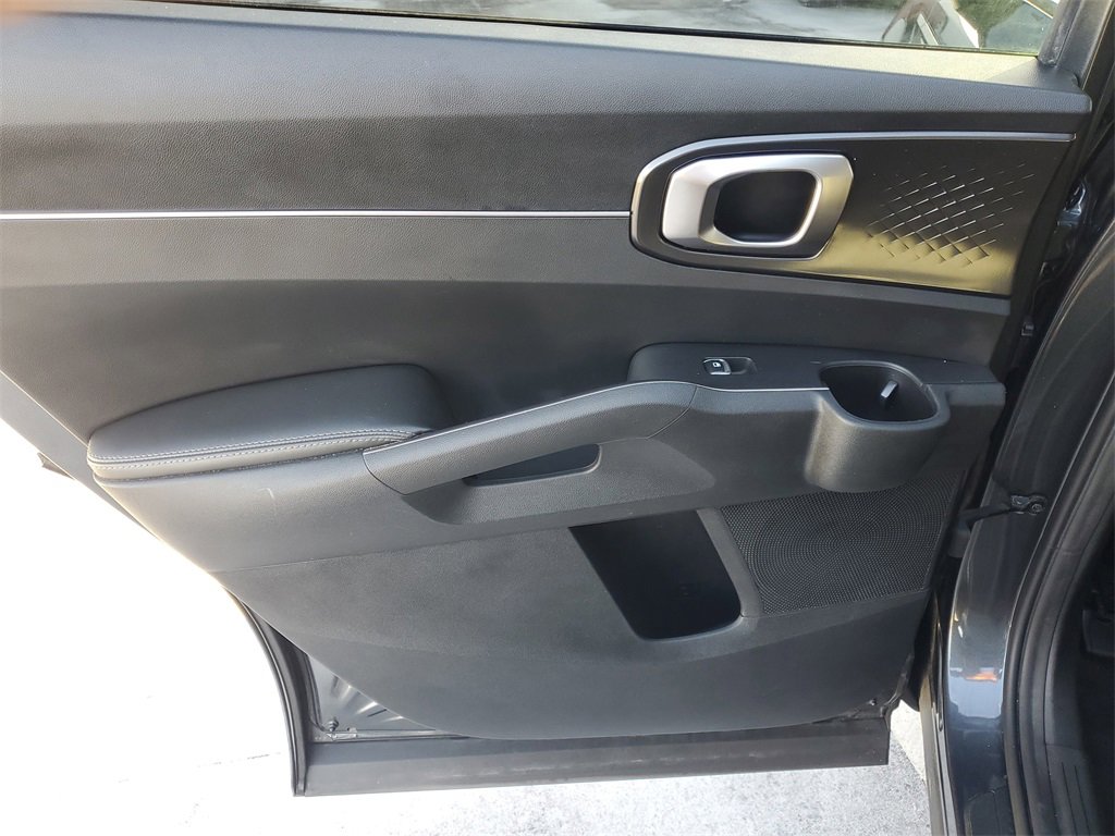 Used 2021 Kia Sorento S image 14