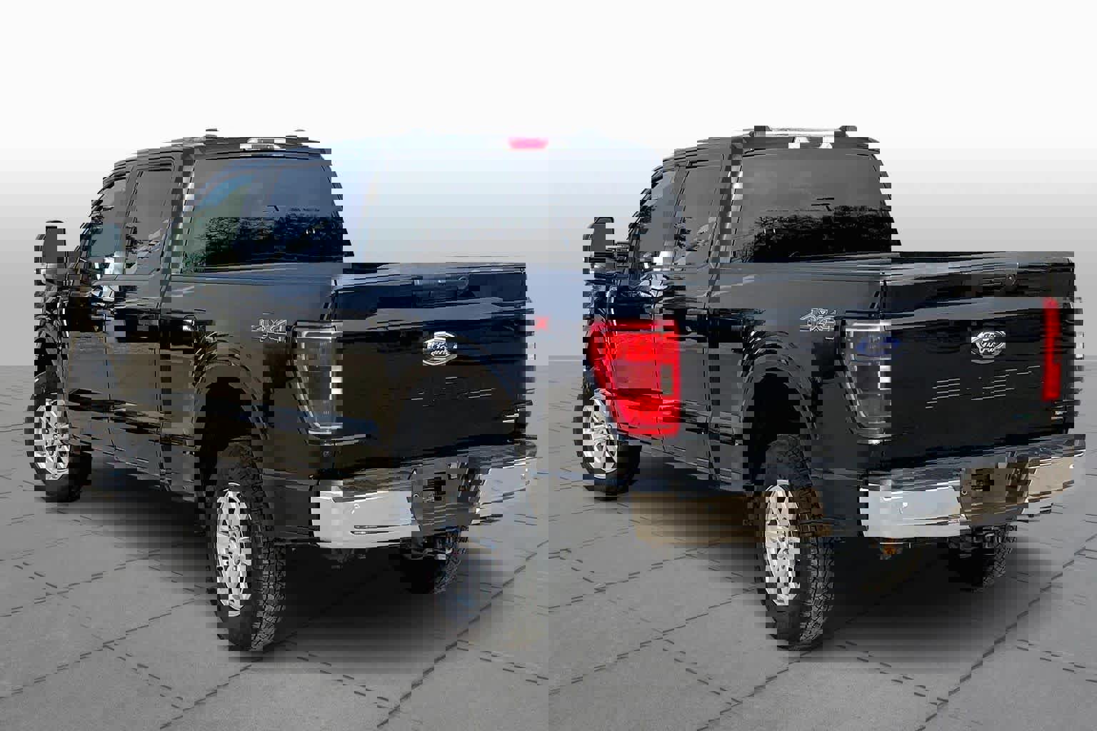 Used 2023 Ford F150 XLT w/ Trailer Tow Package image 11