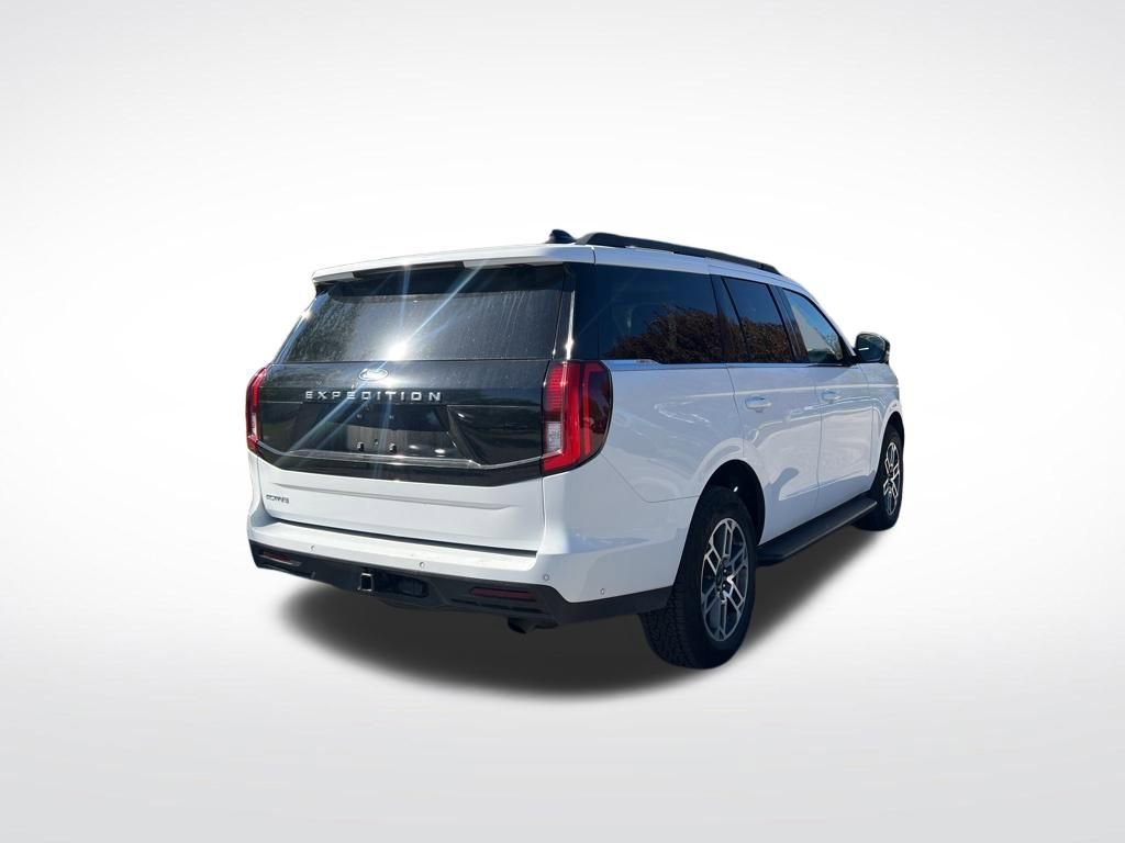 Used 2025 Ford Expedition Active image 5