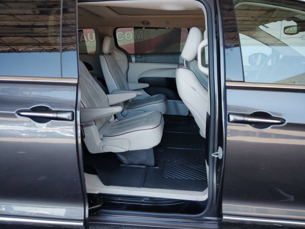 Used 2019 Chrysler Pacifica Limited w/ Advanced Safetytec Group FWD image 14