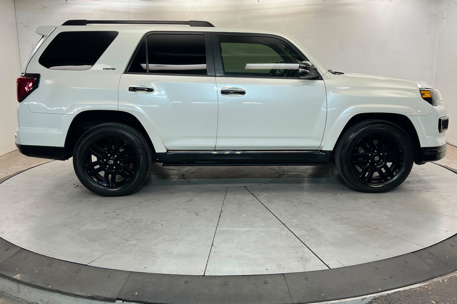 Used 2020 Toyota 4Runner Limited AWD/4WD image 7