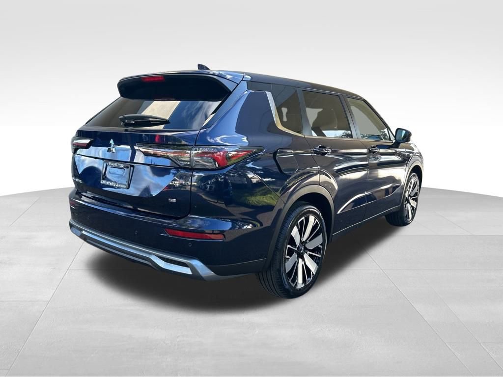 New 2025 Mitsubishi Outlander SE image 3