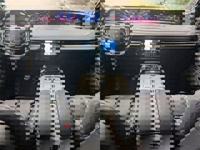 New 2025 Lincoln Navigator Reserve w/ Jet Appearance Package image 5