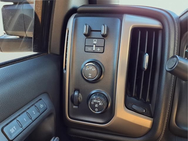 Used 2018 GMC Sierra 2500 Denali w/ Duramax Plus Package AWD/4WD image 11