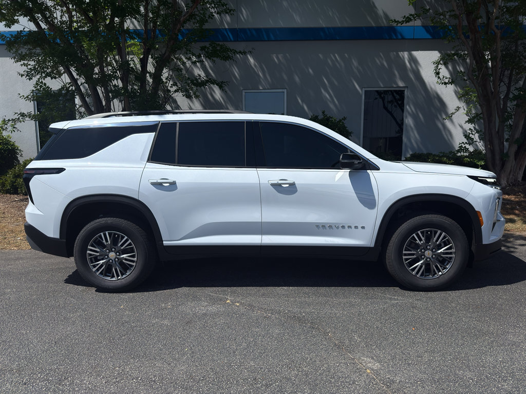 New 2026 Chevrolet Traverse LT w/ LPO, Floor Liner Package FWD image 11
