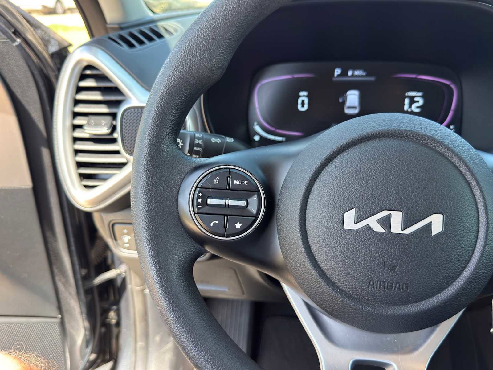 Certified 2023 Kia Soul LX w/ LX Technology Package image 15