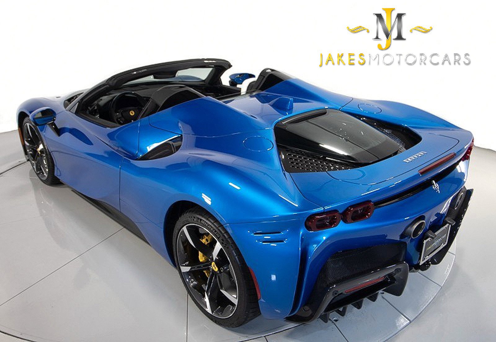 Used 2024 Ferrari SF90 Spider image 8