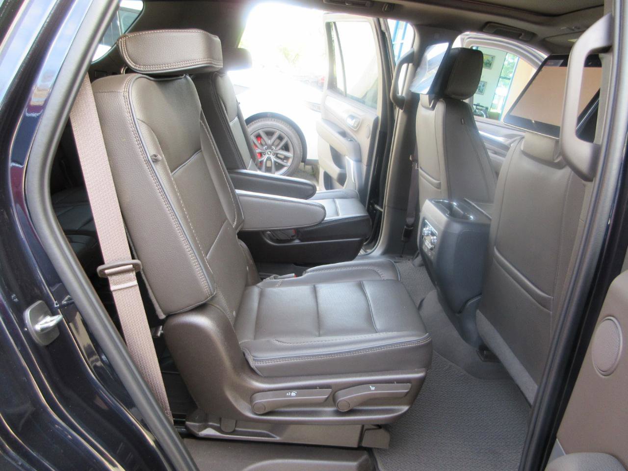 Used 2024 GMC Yukon Denali w/ Advanced Technology Package image 38