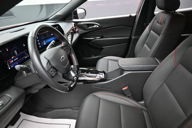 Used 2025 Chevrolet Trax RS FWD image 16