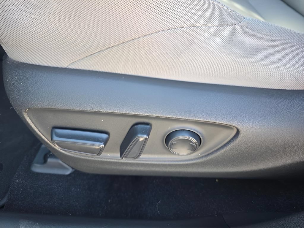 Used 2021 Toyota Venza LE w/ Carpet Mat Package (TMS) AWD/4WD image 13