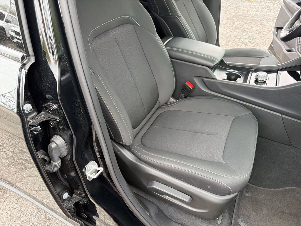 Certified 2025 Jeep Grand Cherokee Laredo AWD/4WD image 25