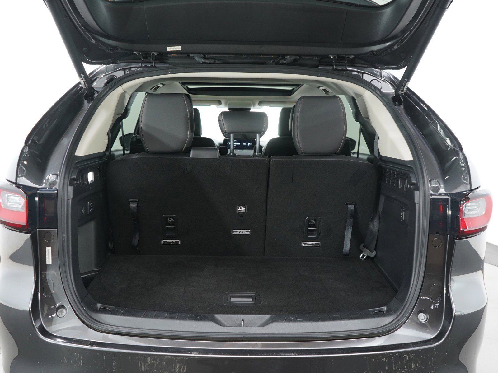 Used 2024 MAZDA CX-90 Plug-In Hybrid w/ Premium Pkg image 17