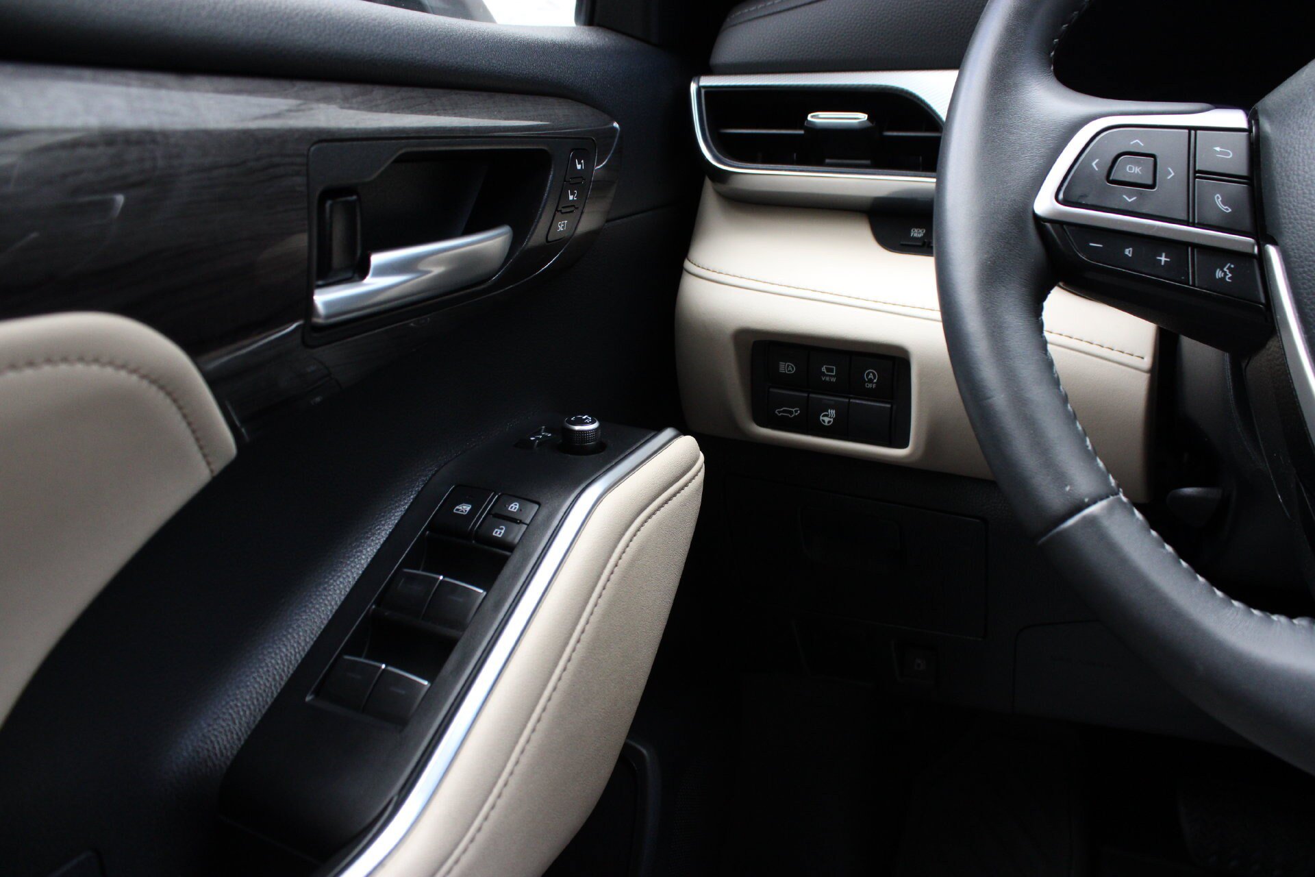 Used 2023 Toyota Highlander Platinum AWD/4WD image 24