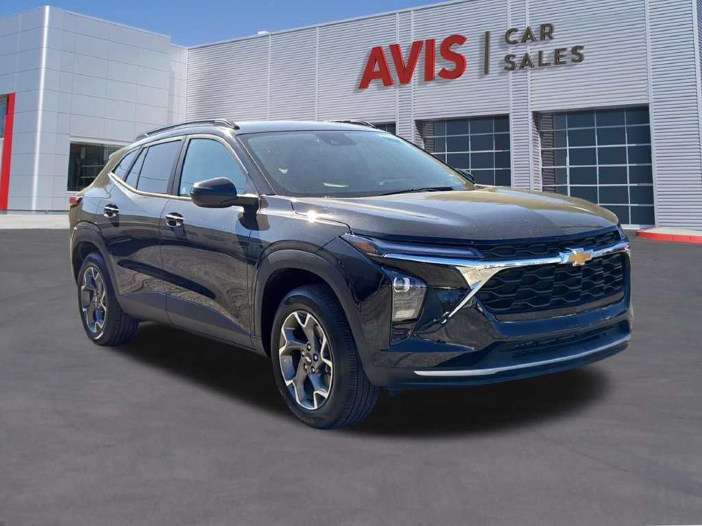 Used 2026 Chevrolet Trax LT FWD image 3