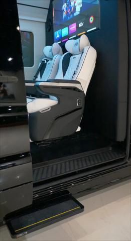 Used 2015 Mercedes-Benz Sprinter 2500 image 7