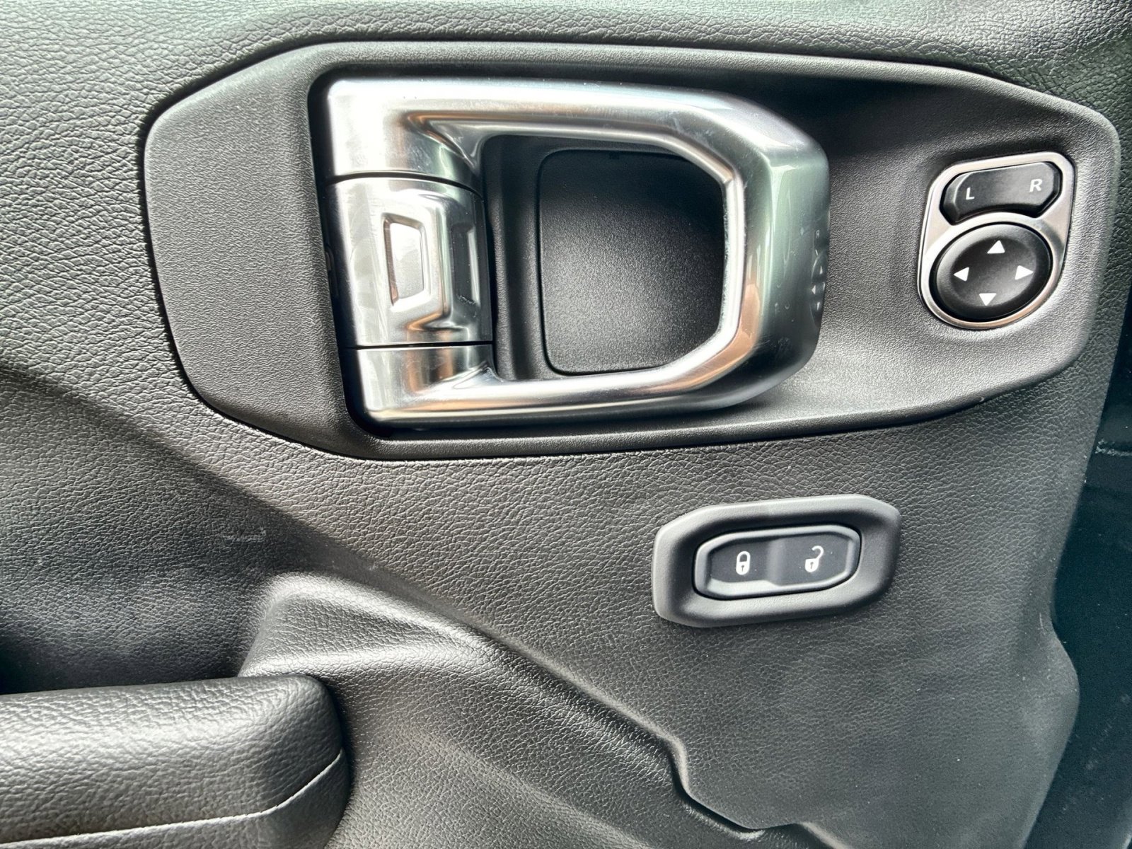 New 2025 Jeep Wrangler Willys image 15