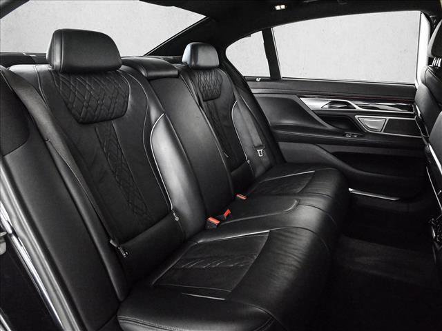Used 2018 BMW 750i xDrive image 20